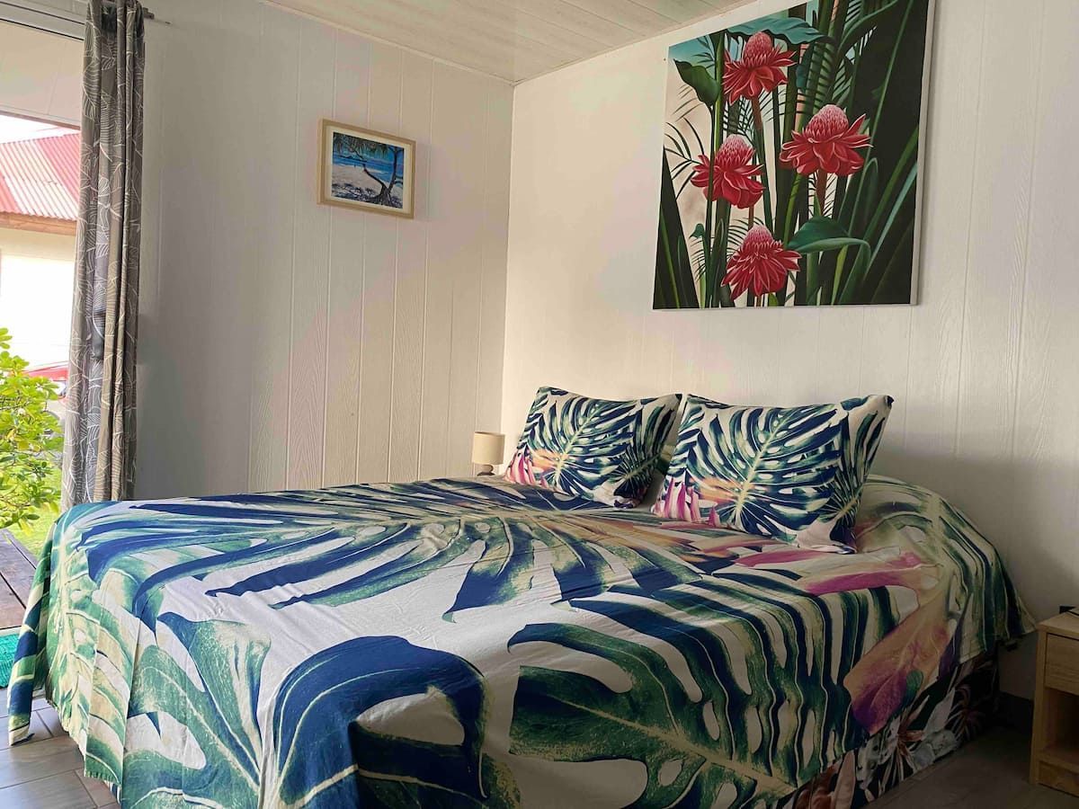 Chambre et lit queen size