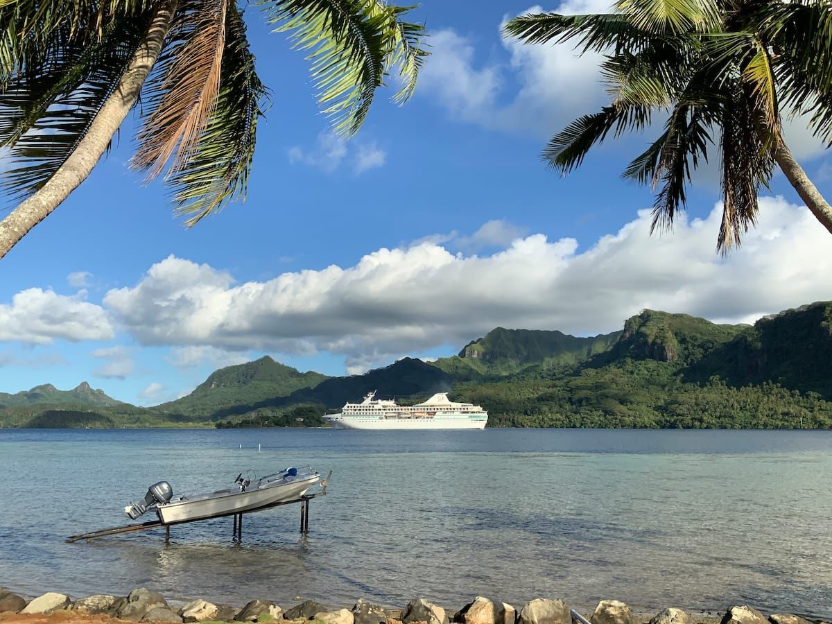 Ponton et baie de Maroe