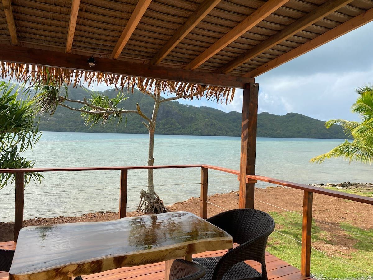 Vue sur la baie depuis la terrasse